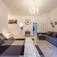 San Babila - Luxury Milanese Apartment