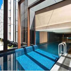 Midnight Luxe 2BR 2Bath Apartment 408 in the heart of Braddon Pool Sauna L4 Views Secure Parking Wine WiFi