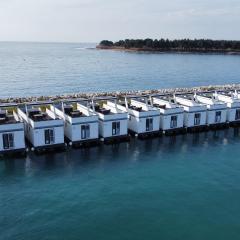 The Sea Lodges Novigrad - Bootshaus Floating Sea House