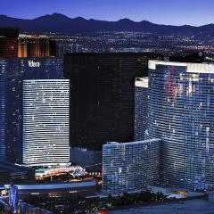 Vdara Studio Suite 011 Pool View FREE VALET Parking