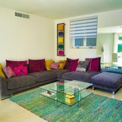 Beautiful and spacious apartment with a lovely garden