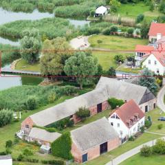 Peeneblick - Traumhaus in exklusiver Direktlage am Wasser mit eigenem Bootssteg für 8 Personen