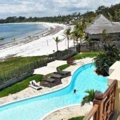 Penthouse ocean view on the beach pool WiFi