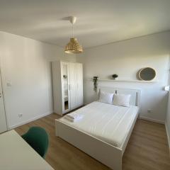 Carcavelos Beach Shared Serviced Apartment 24