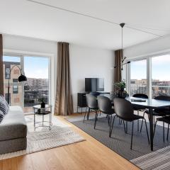 Sanders Arena - Chic Three-Bedroom Apartment Close to Metro Station