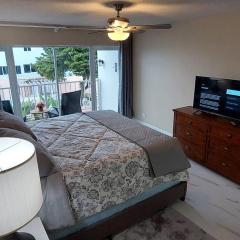 Nassau Harbour Cozy 2 bedroom Condo