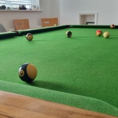 Hidden Gem near the beach with pool table