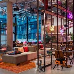 Moxy Frankfurt City Center