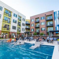 Vibrant 2BR Corner Suite and Free Parking at CityWay