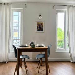 A terrace in the sun, cozy flat in Asnières