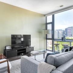 Shaw jr 1br w gym pool nr entertainment WDC-683