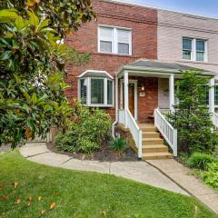 Modern Alexandria Townhome about 2 Mi to Old Town!