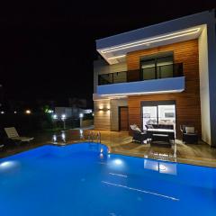 Incredible luxury villa 3 bedrooms and a hall