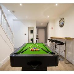 Stunning Bolton abode – Pool table – Parking