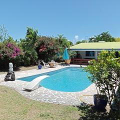 Maison de vacances avec piscine et accès plage de sable blanc