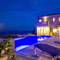 Villa Arkoudi with sea view pink pong table field of pétanque and cinema