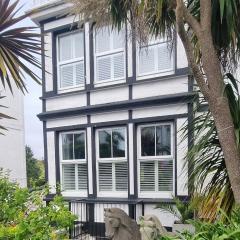 Large Falmouth Town House, Near the Beach