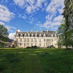 Grand appartement dans Château Néo-gothique