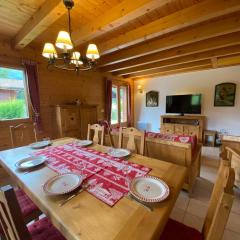 Chalet calme et spacieux, proche village, navette ski, jardin, animaux acceptés, parking privé - FR-1-624-66