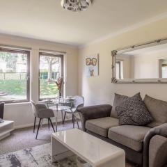 Summit Central - Spacious Quiet flat in Dee Side