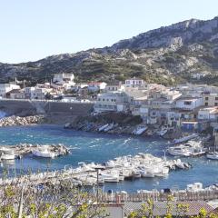 MAISON VUE MAGISTRALE SUR LE PORT ET CALANQUES DES GOUDES MARSEILLE