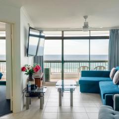 Spectacular Central Surfers Beach Views from Apartment