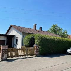 Bungalow mit großem Garten uneinsehbar und Stellplatz