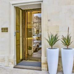 Santacroce Luxury Rooms