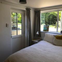 Light airy comfy small double room with en-suite