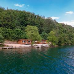 Chalet Alessandrini - Private Lakeside Beach