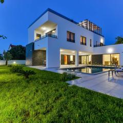 CROWONDER Mila Prestige Villa with Heated Swimming Pool, Jacuzzi and Sauna