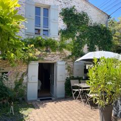 Gîte du Presbytère Port d'Envaux, Ravissante Maison de charme