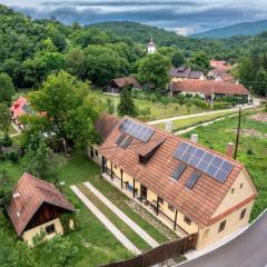 Zuzmó Guesthouse, Jósvafő, Aggtelek National Park - Stylish 150 year old farmhouse for 10 guests