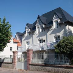 Beautiful apartment on a small residence