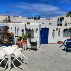 Cozy House in El Golfo + Terrace