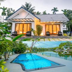 La Riva Lakeside Private Pool Villa Kochi by VOYE HOMES