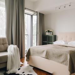 Dream Stay - Stylish Studio with French Balcony