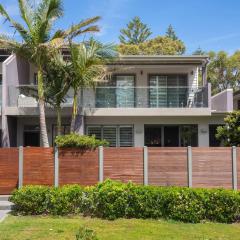 Clifftop on Cowlishaw - A Redhead Beach Retreat