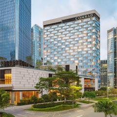 Conrad Shenzhen, the first art museum hotel in Greater Bay Area with the stunning bay and sunset view in the hotel terrace