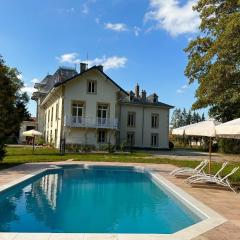 Proche Vittel et Contrexéville château Viendal et son beau parc