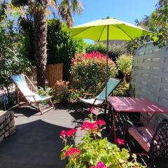 Studio vue sur jardin à 3 mn en voiture de la mer