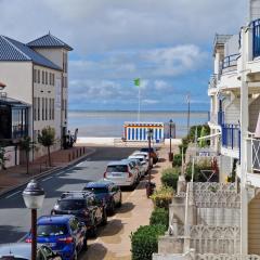 Chatelaillon-Plage Centre-Ville: Apt 4 pers, balcon, parking, piscine, wifi - FR-1-706-21