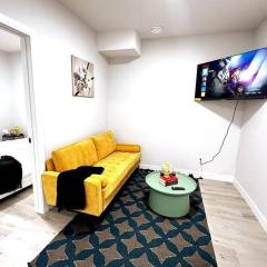 Relaxing 2-Bdrm Basement Hideout/Wi-Fi/PRKNG