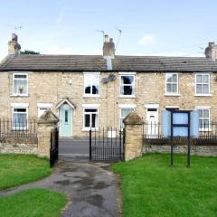 Country cottage with church view and fireplace near Leeds & York