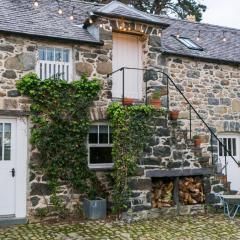 Tal Y Bont Uchaf Courtyard