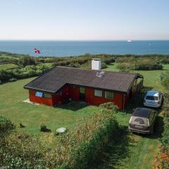 Magnificent house with splendid view to the sea