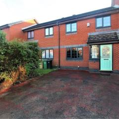 Beautiful 2-Bed House in Bolton with free parking