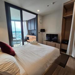 Edge Central Pattaya High-rise Large room with sea view