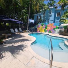 Duval Street Suite w kitchen and shared heated pool