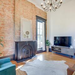 Chic and Historic Apartment about 6 Mi to Louisville!